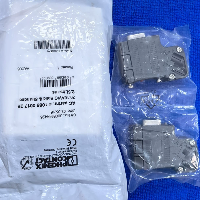 Atlas Copco 1088001727 Controller Communication Module Connector for Atlas Copco Elektronikon Compressor, close-up view